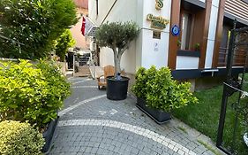 12 Rooms Hotel